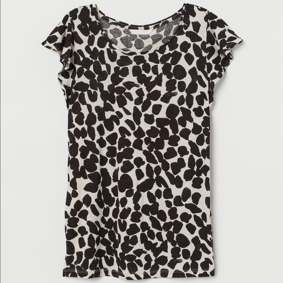 H&M Tops - Flutter Sleeved Top